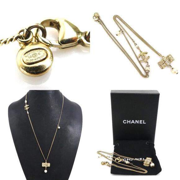 CHANEL White Pearl Logo Necklace - Picture 5 of 5